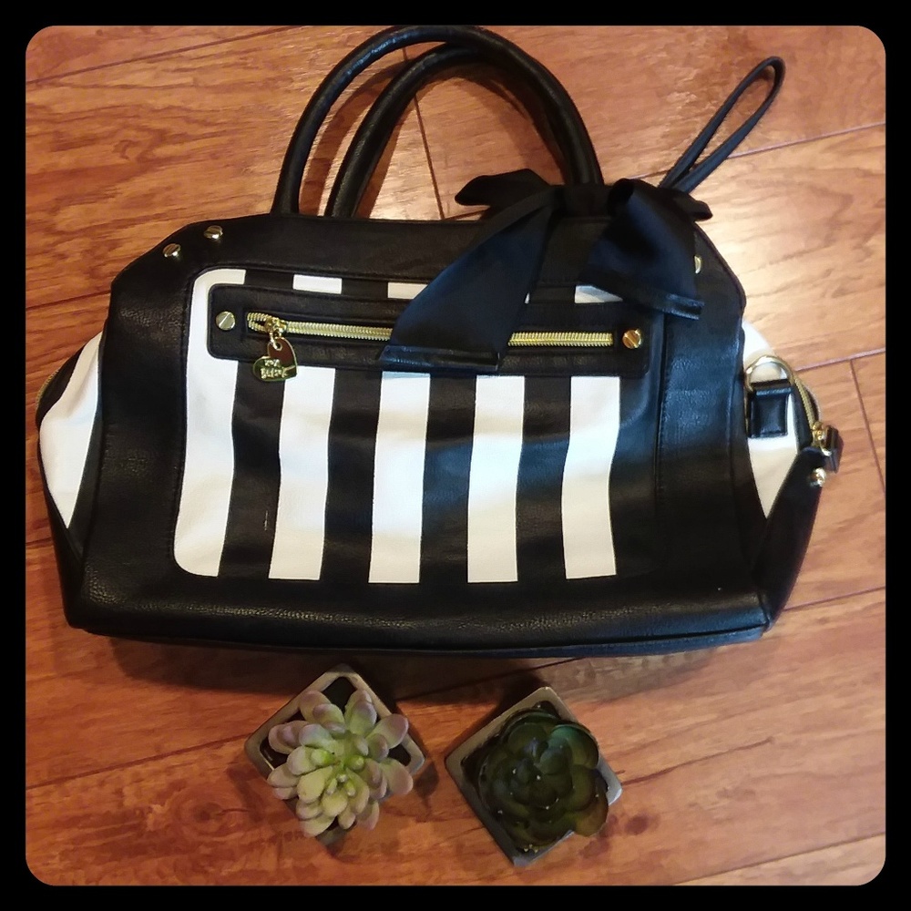 EUC Black & White Stripe Betsy Johnson Purse GUC